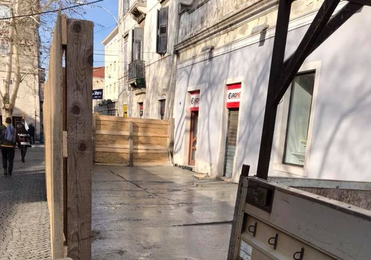 Splićani ostali šokirani nalivanjem betona po granitnim kockama usred grada: "Nema mjesta panici, beton je privremeno tu"