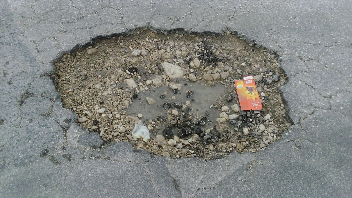 VAŠE VIJESTI Rupetine na cesti kod TTTS-a