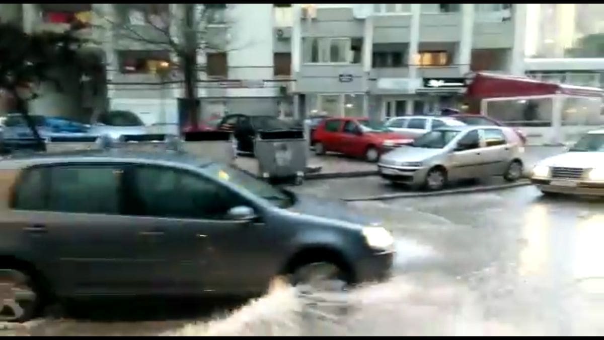 BRODOM NA POSAO Pljusak potopio splitske ulice