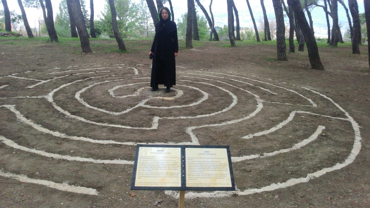 Na Turskoj kuli osvanuo misteriozni labirint: Pogledajte o čemu se radi