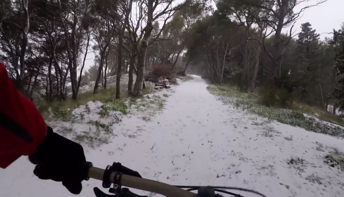 SNJEŽNI DOWNHILL Pogledajte kako izgleda vožnja po padinama Marjana