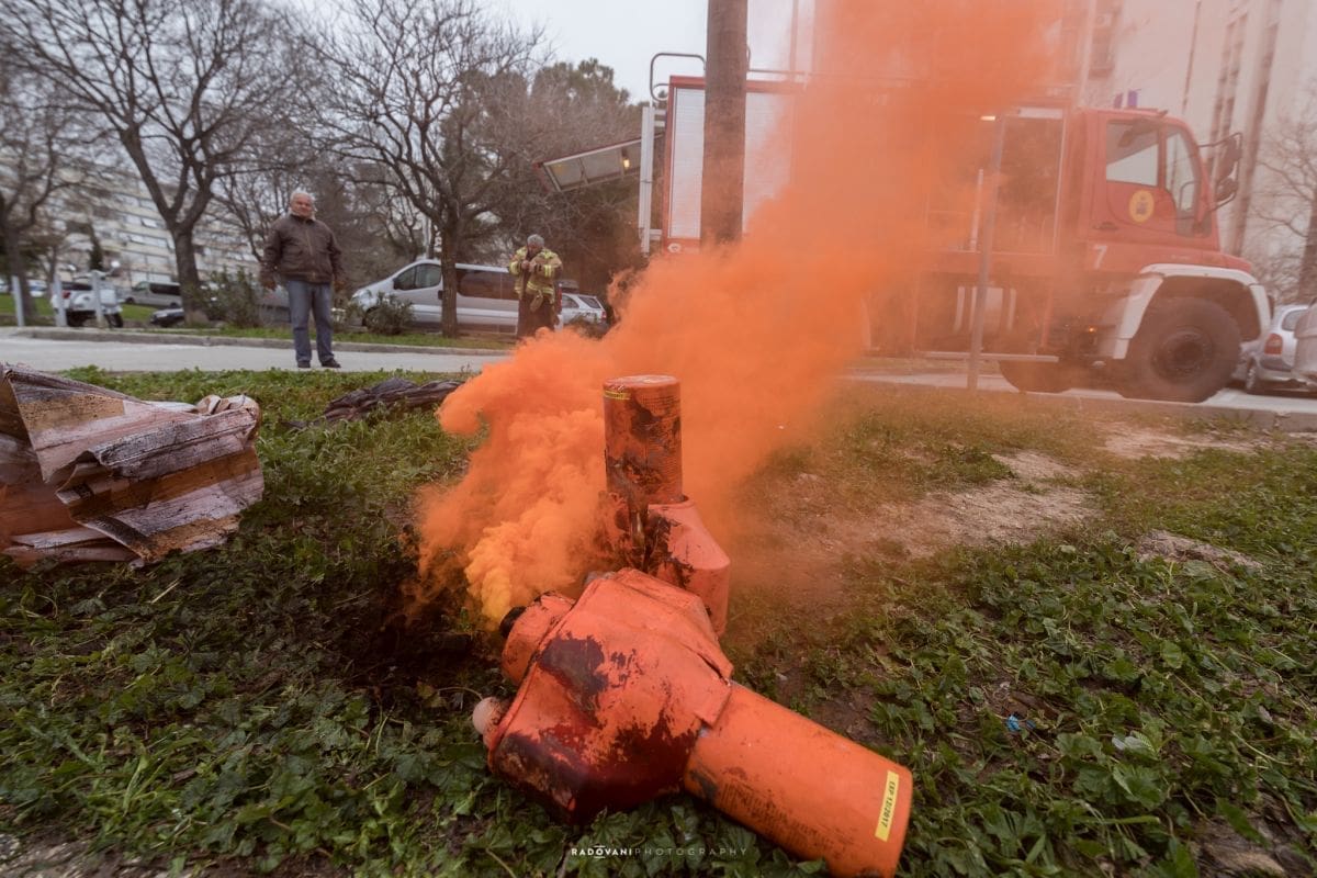 Dimne bombe uzbunile djelatnike Čistoće, pomislili da im gori kamion
