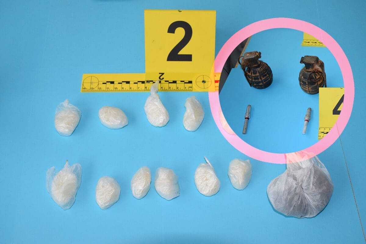 Kod muškarca na ulici pronađena droga, a u kući ručne bombe, streljivo, tromblon, pištolj...