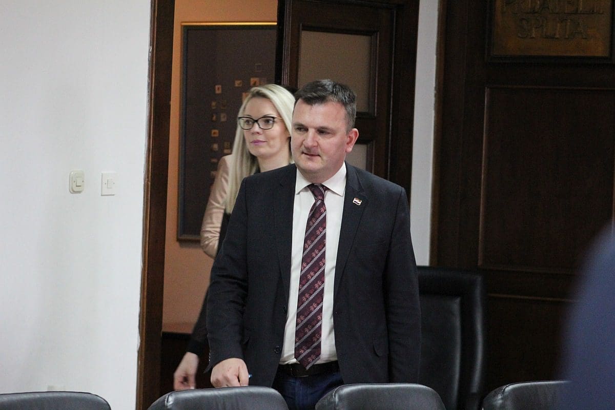 izvanredna_press_politicari_01