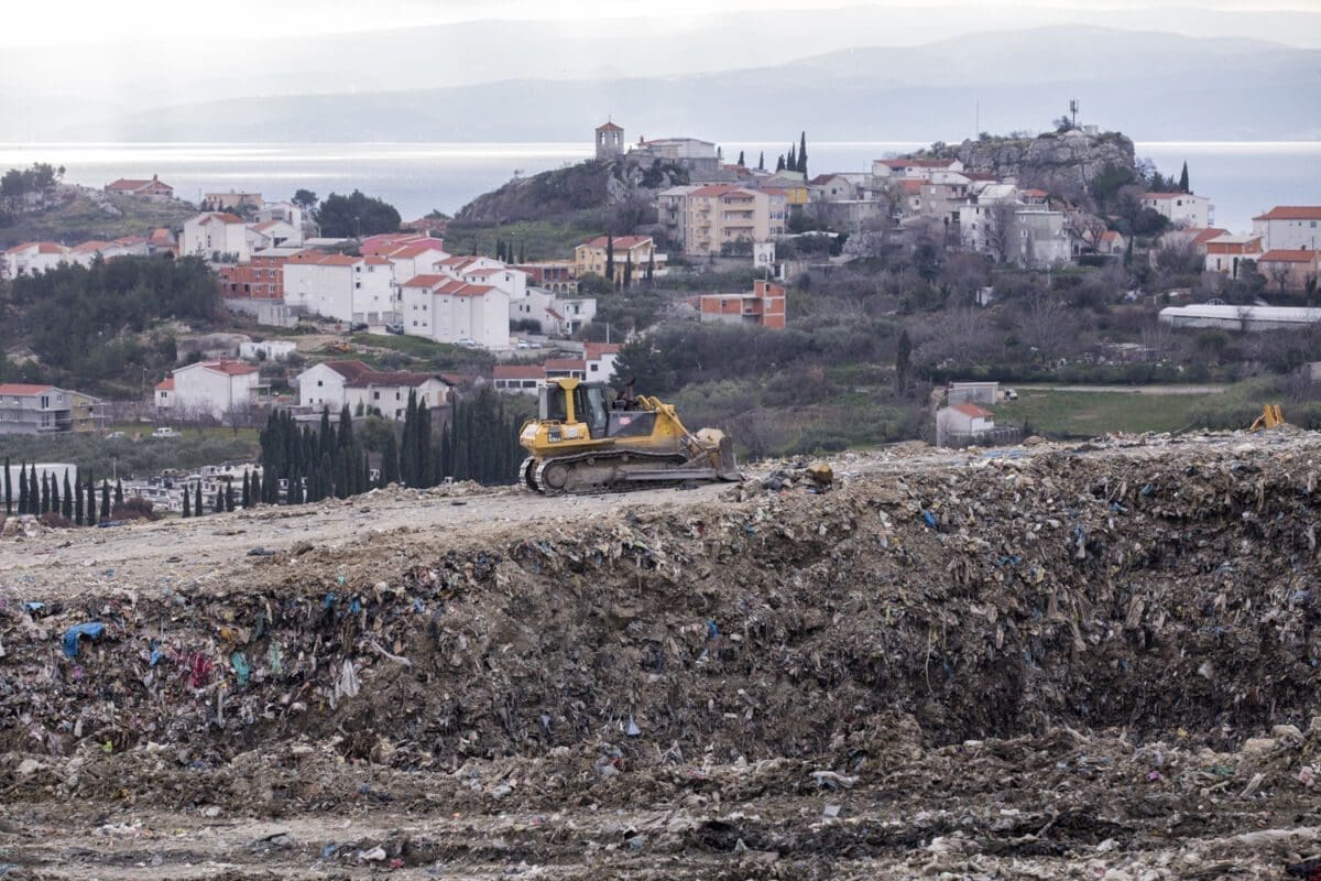 karepovac_sanacija_smece_bageri_kamioni_kamen_sine_(59)