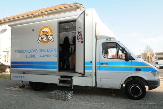 MUP-ov mobilni šalter za upravne poslove dolazi u Blato, Vela Luku i Orebić