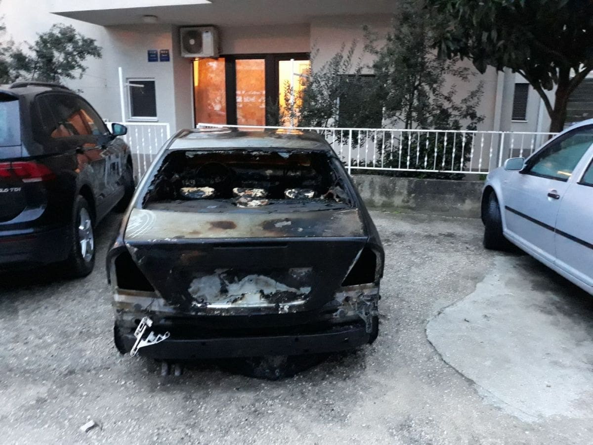 pozar_auti_krizine (1)