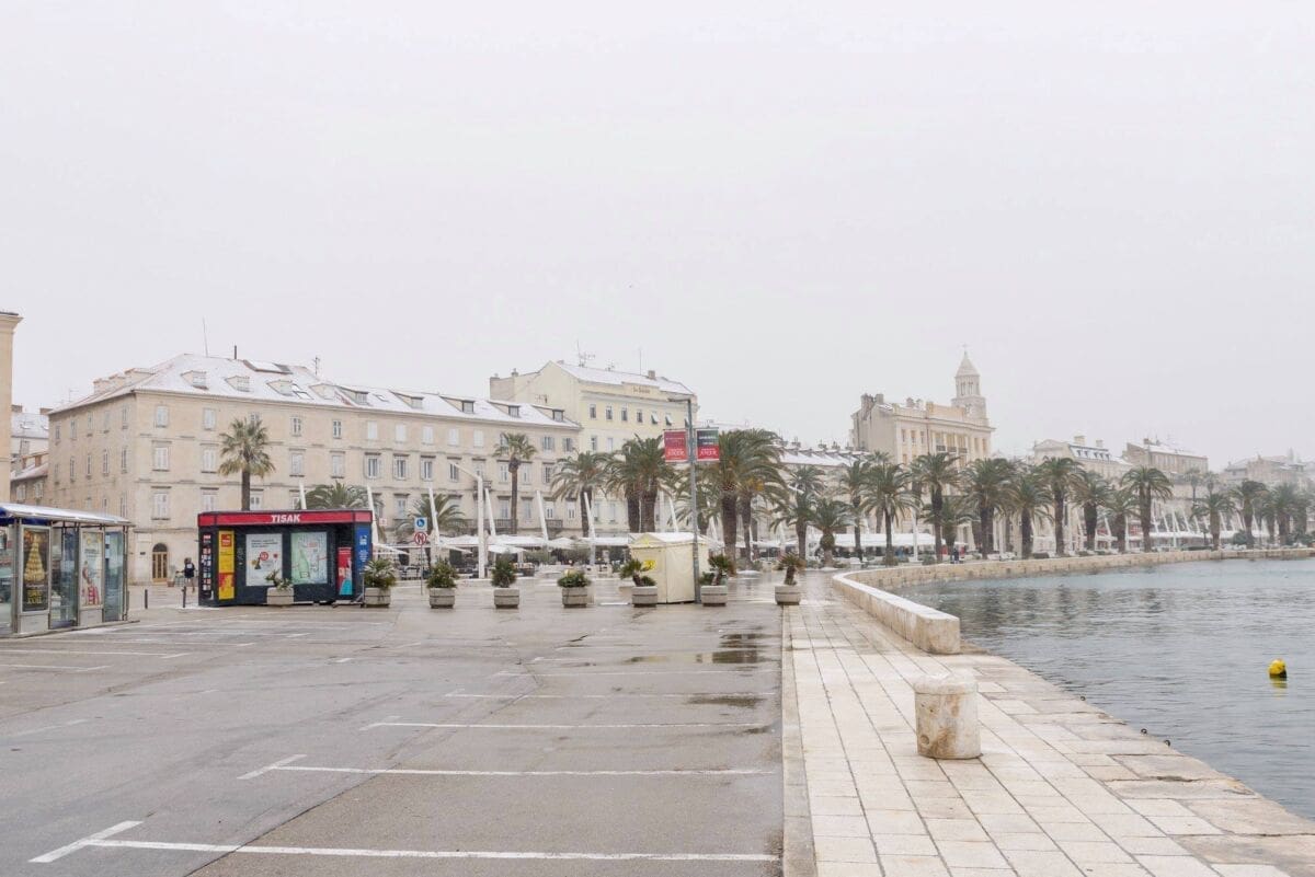 Grad Split: "Vozači oprez u prometu-moguća poledica u Splitu"