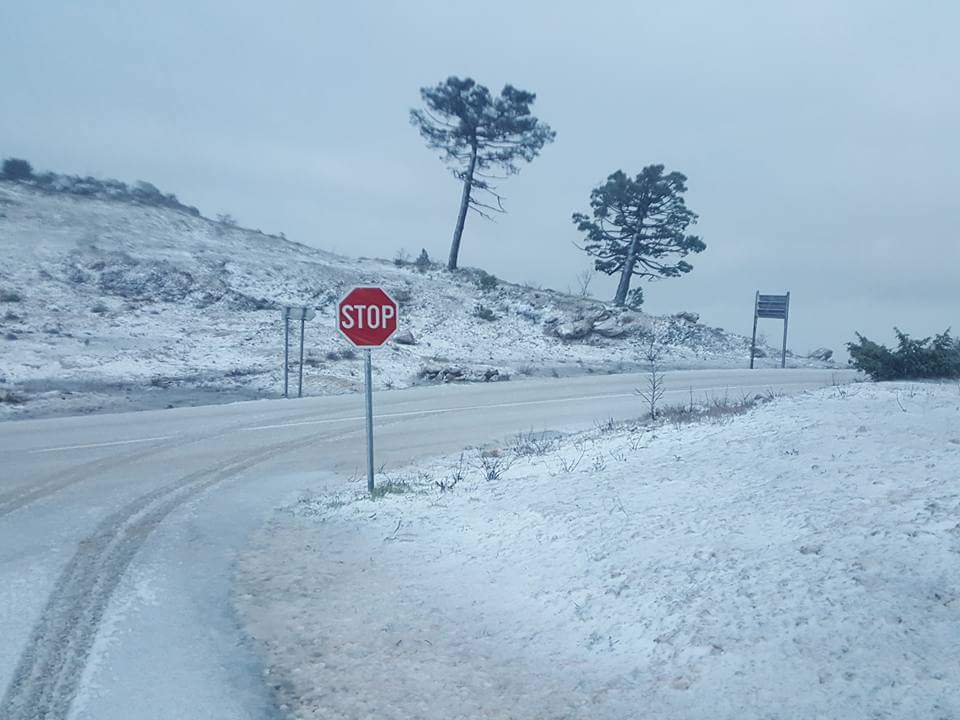 Konavle: Snijeg na Konavoskim brdima, na snazi zimski uvjeti