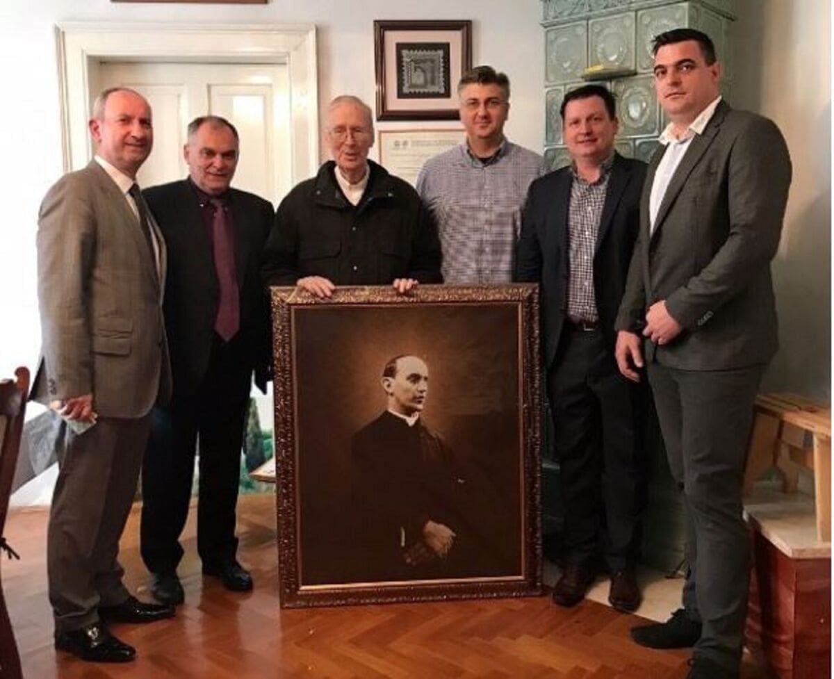 Predsjednik Vlade Andrej Plenković sudjelovao u procesiji "Za križen"