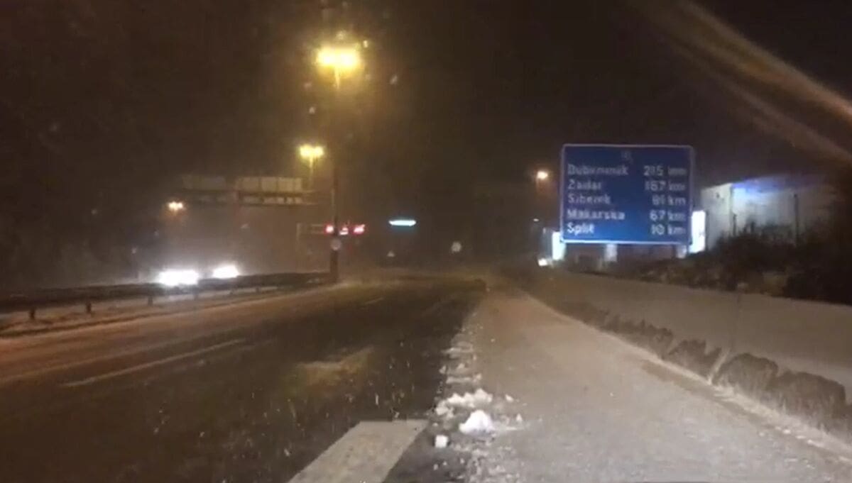 VIDEO Stanje na cestama u Dalmaciji sve lošije, brza cesta Solin -Klis otvorena samo za osobna vozila