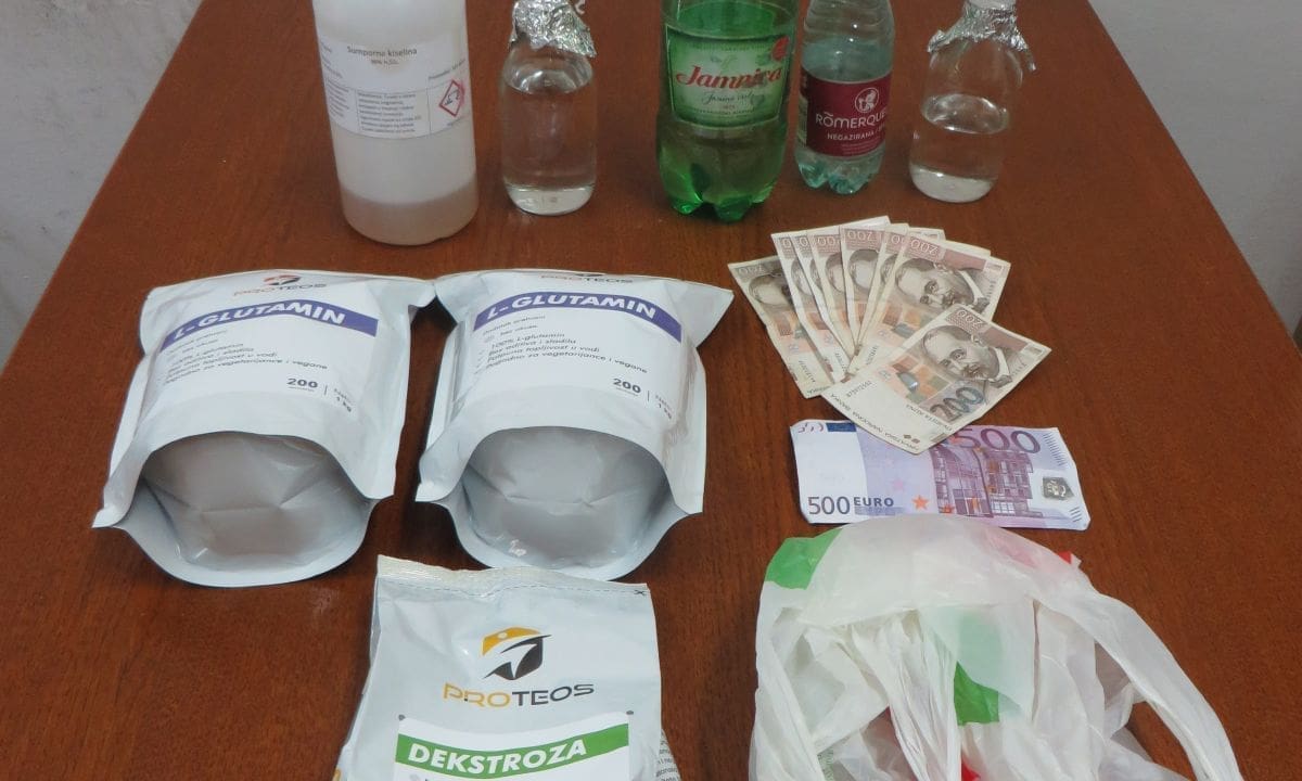 Zadarska policija kod dva muškarca pronašla sastojke za proizvodnju 4 kilograma amfetamina