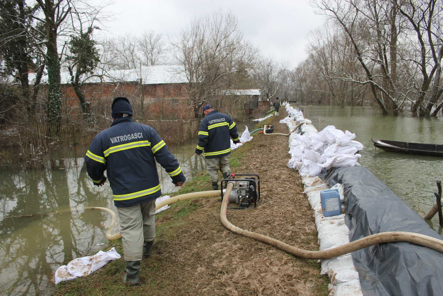 poplave_vatrogasci_(4)