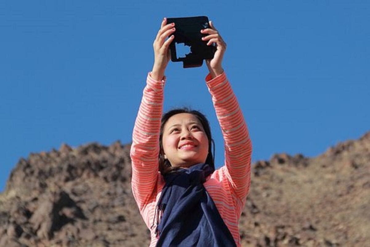 TRAGEDIJA ZBOG SELFIJA Žena na Plitvicama pala sa 70 metara i preminula