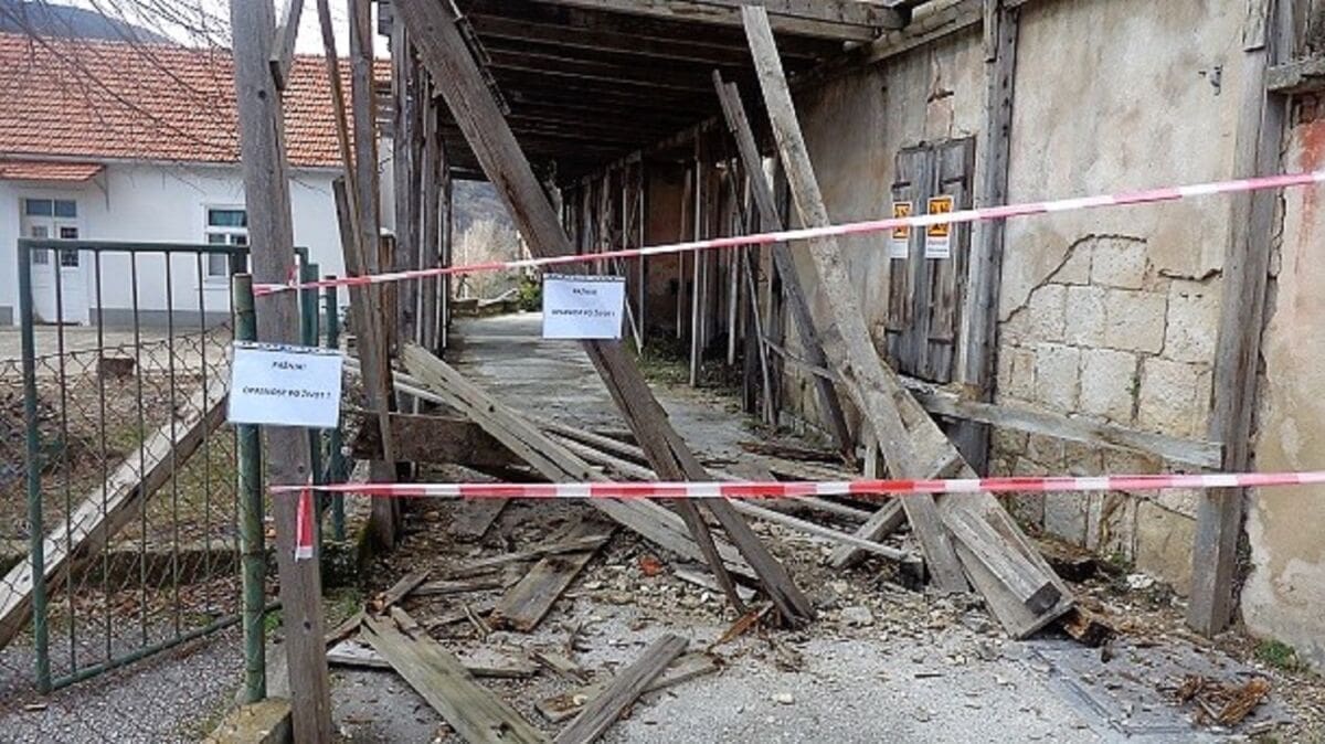 Kuća strave i dalje prijeti stanovnicima Vrcanovog obora i prolaznicima