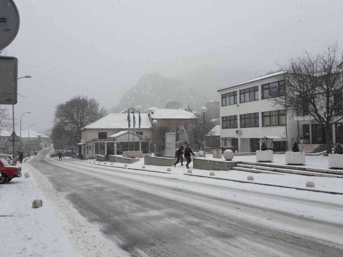 Posljedice nevremena: Dio Vrgorca i okolice od sinoć bez struje