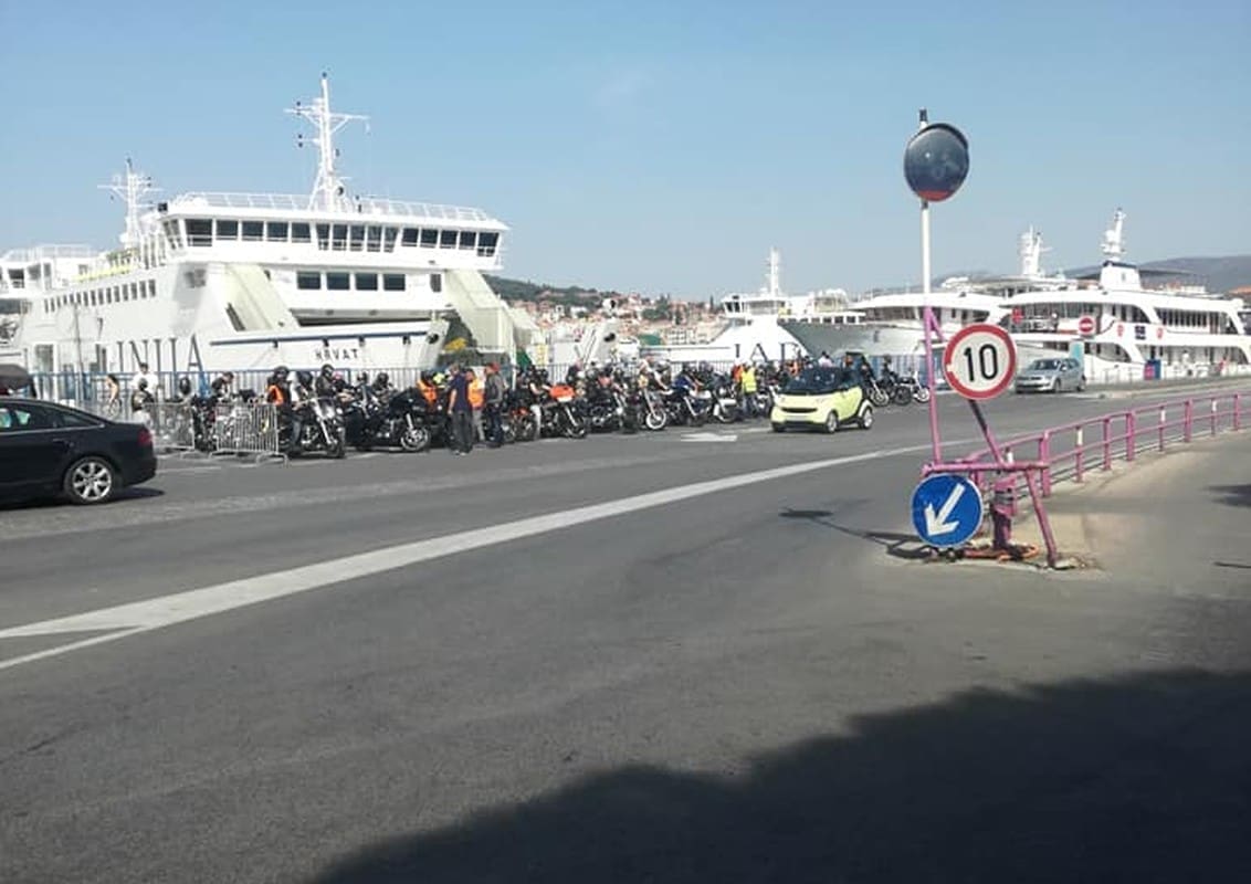 Talijani "okupirali" Split: Na desetke Harley Davidsona u gradskoj trajektnoj luci