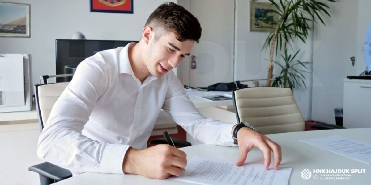 Ivan Delić potpisao prvi profesionalni ugovor
