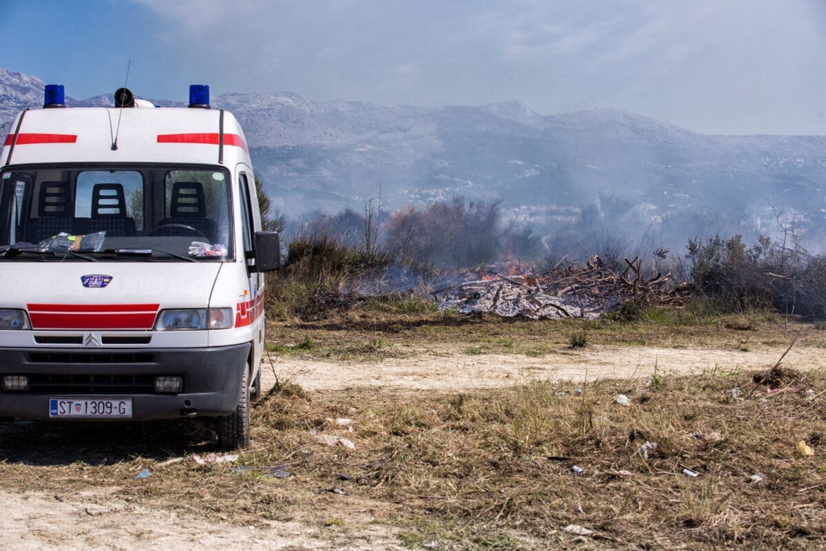 kontrolirano_paljenje_trave_znjan_vatrogasci_(1)