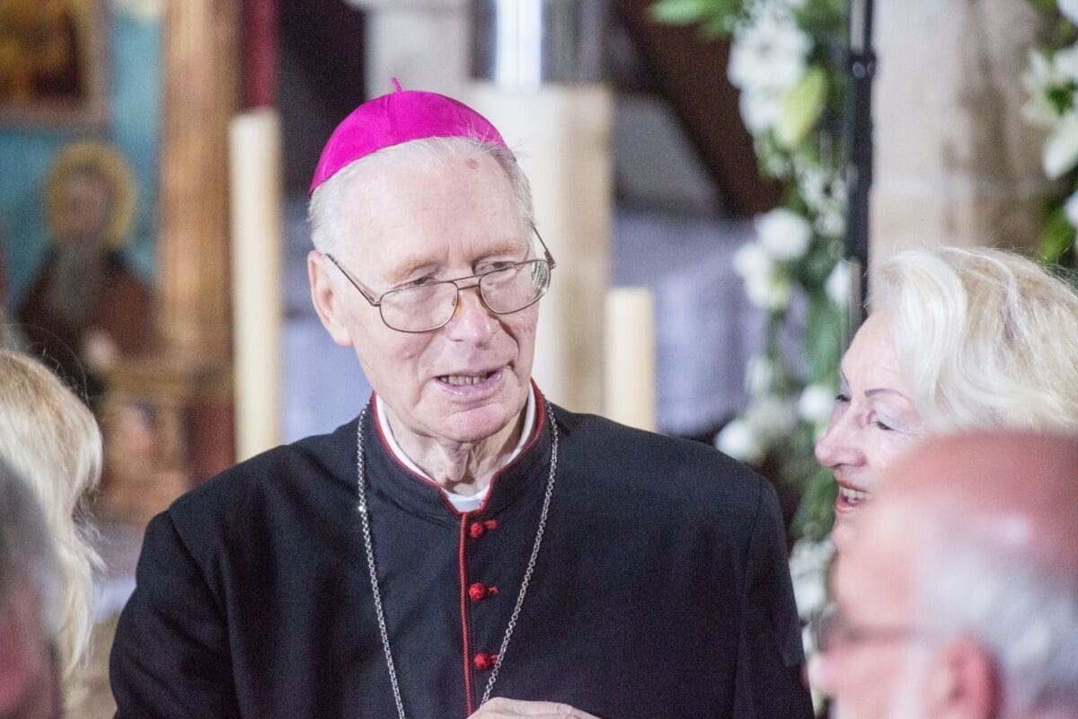 Hvar: Biskup Štambuk održao oproštajnu misu, sutra se na ređenju očekuje 10 tisuća vjernika