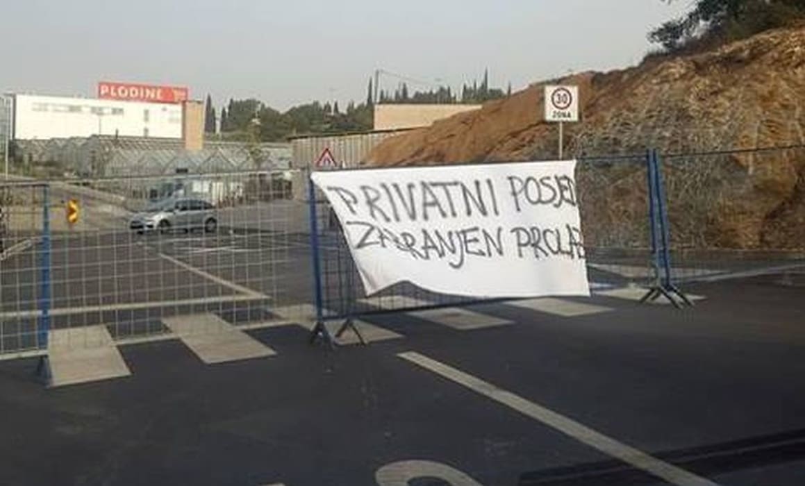 Šok na Žnjanu: Ogradom blokirana tek otvorena cesta!