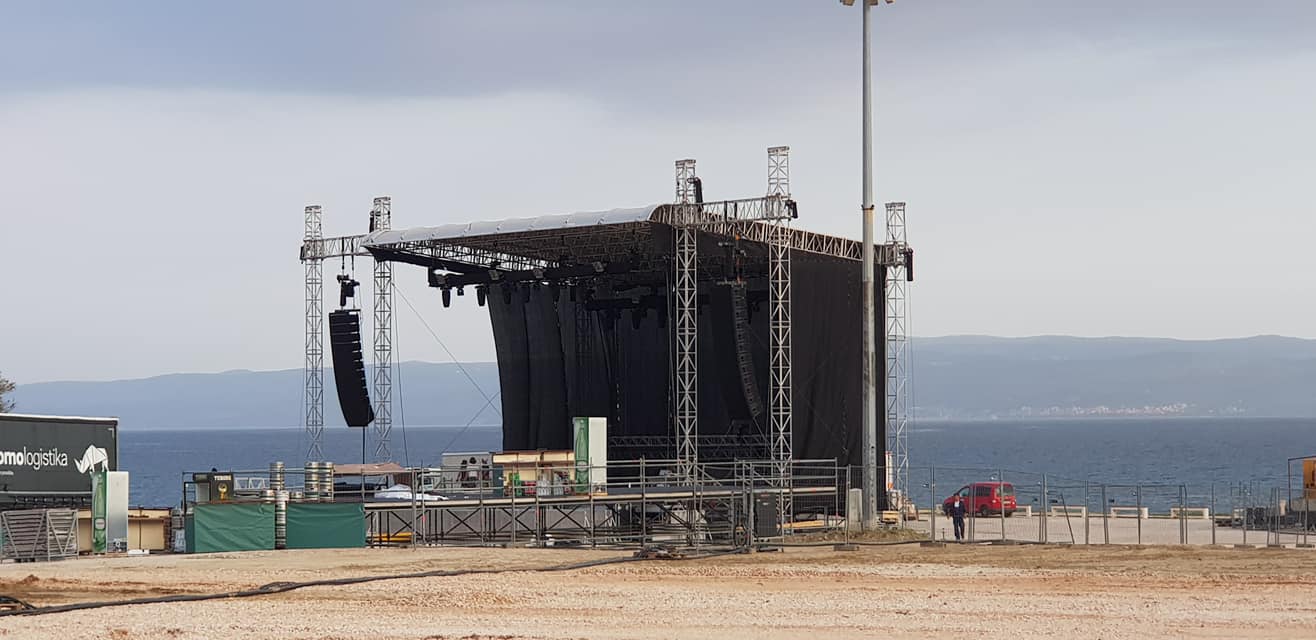 Sve je spremno za spektakl na Žnjanu: Pozornica postavljena, Simple Mindsi obišli plato