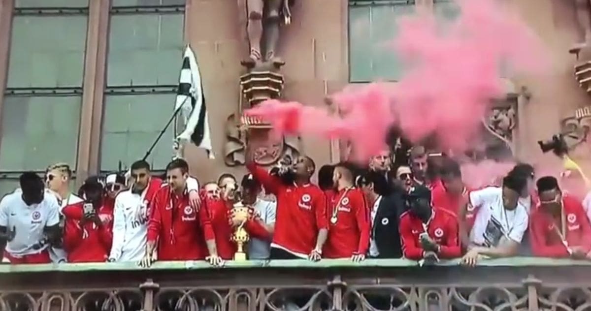 Pogledajte spektakularni doček Nike Kovača i Ante Rebića u Frankfurtu