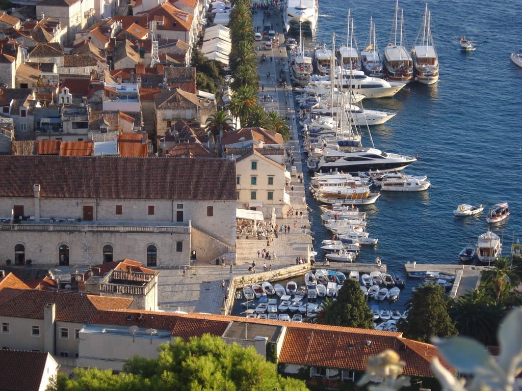 Grad Hvar u svibnju velikom proslavom obilježava 150 godina organiziranog turizma