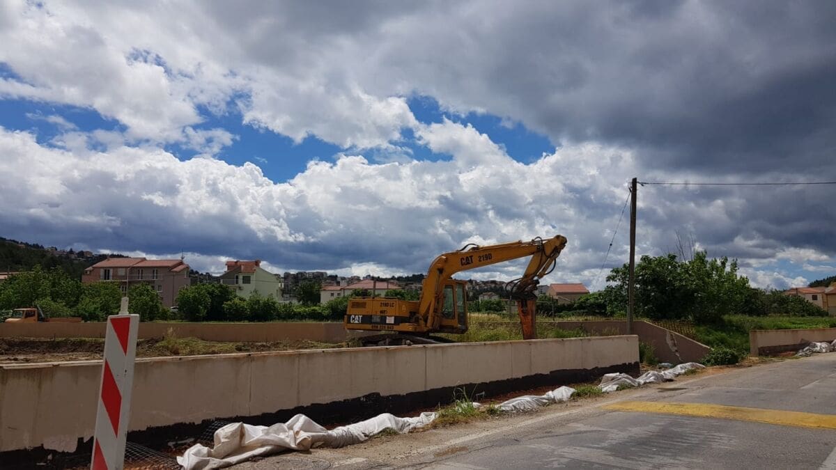 Vide se obrisi buduće rekonstruirane ceste od magistrale do Žrnovnice: Radovi intenzivirani