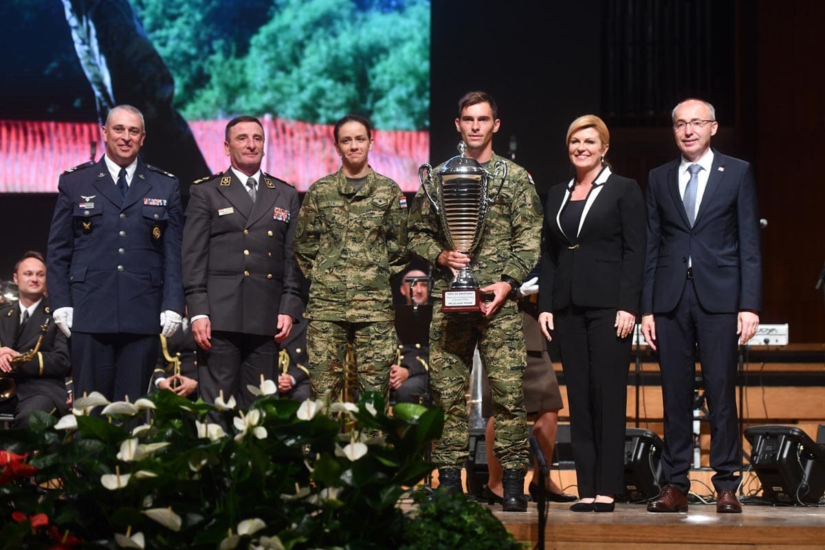 Svečana akademija povodom 27. obljetnice Hrvatske vojske: Uručene nagrade najuspješnijim pripadnicima OSRH