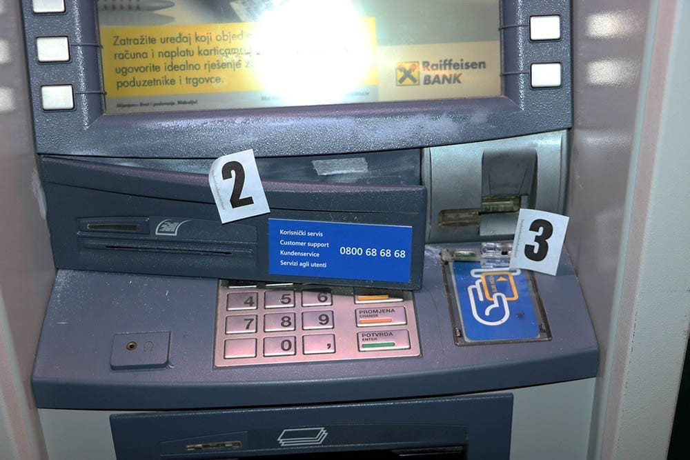 bankomat_skimmer_001