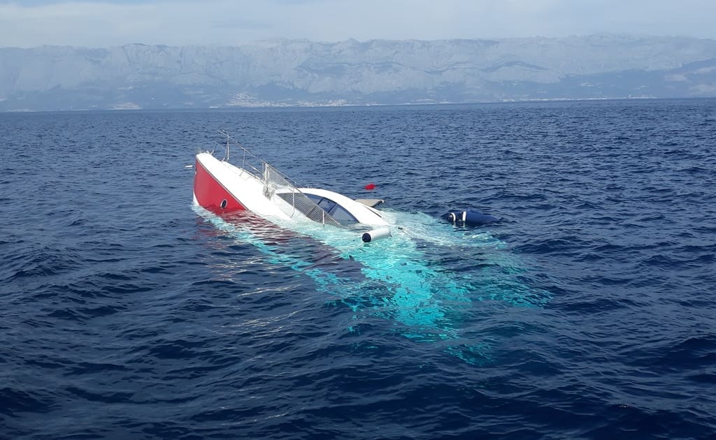 U splitskom akvatoriju potonula jahta: Spašene dvije osobe i pas