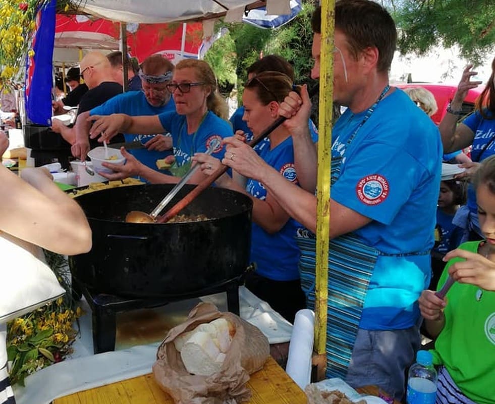 Kaštel Kambelovac: Prvenstvo svita u kuvanju boba i sipe