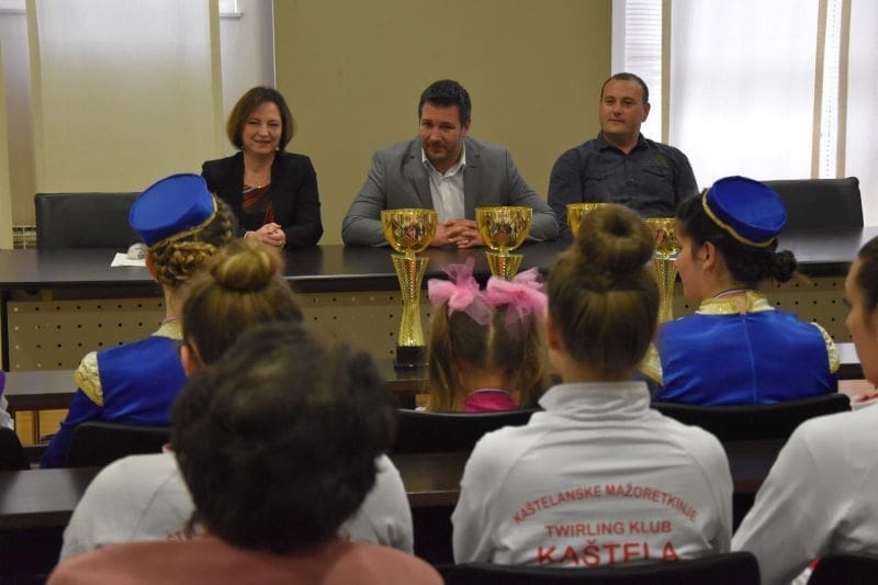 Kaštelanske mažoretkinje na prijemu kod gradonačelnika