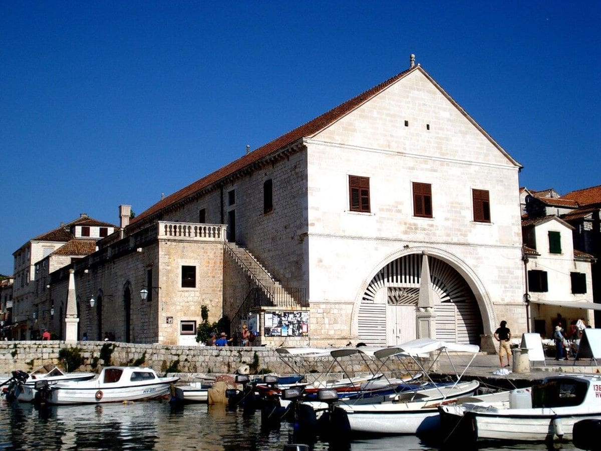 Tradicionalno kazališno okupljanje: Ovaj tjedan 45. Dani hvarskog kazališta