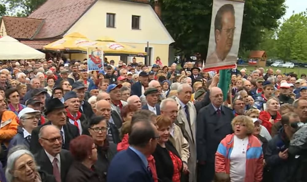 Kumrovec u znaku Jugoslavije: Tisuće ljudi proslavilo Titov rođendan