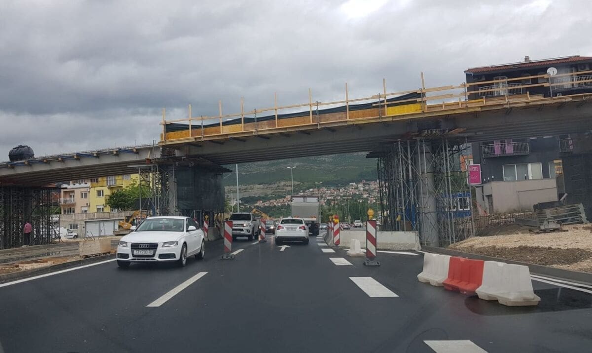 Mjesec dana do planiranog završetka radova na nadvožnjaku: Evo kako gradilište izgleda danas
