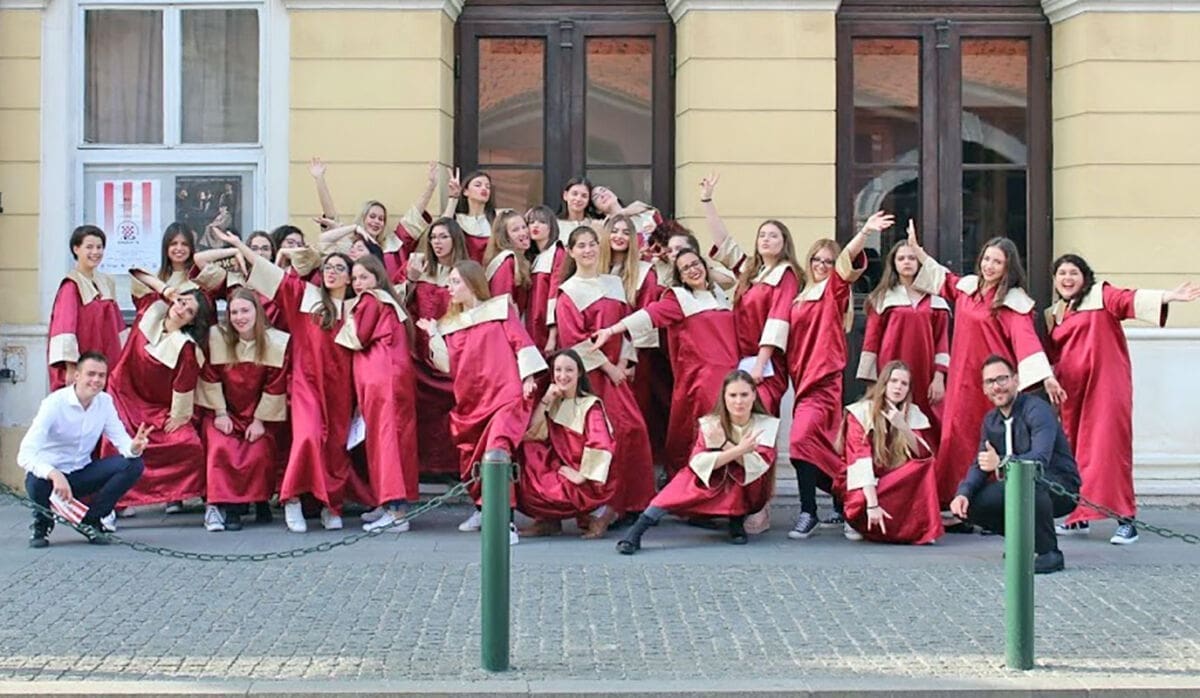 SPLIĆANKE BRILJIRALE Zbor splitske II. gimnazije uzeo zlato na državnom natjecanju