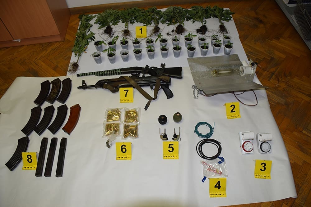 VELIKI ULOV SPLITSKE POLICIJE Zbog droge i oružja priveli pet osoba, jedan u bijegu