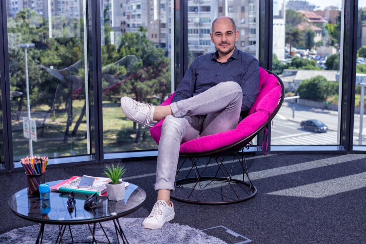 JOŠ SE SITNO BROJI DO SHIFT-A "Svatko tko je uspješan u svom poslu dužnost mu je da nekako vrati zajednici"