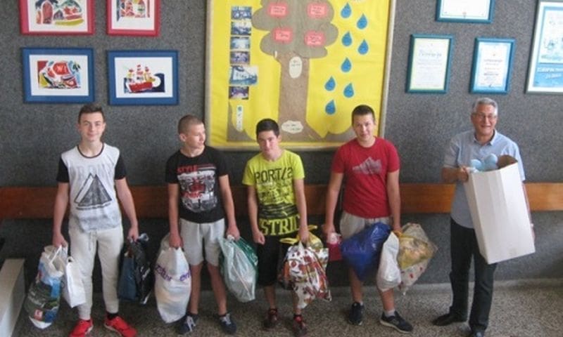 Solinski učenici prikupili slikovnice i igračke za mališane solinske pedijatrijske ordinacije