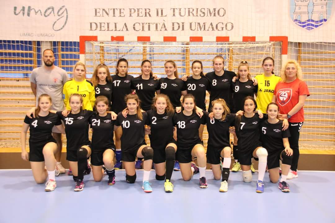 PRVENSTVO HRVATSKE U RUKOMETU ZA DJEVOJČICE Igračice ŽRK Split 2010 drugu godinu zaredom osvojile srebro