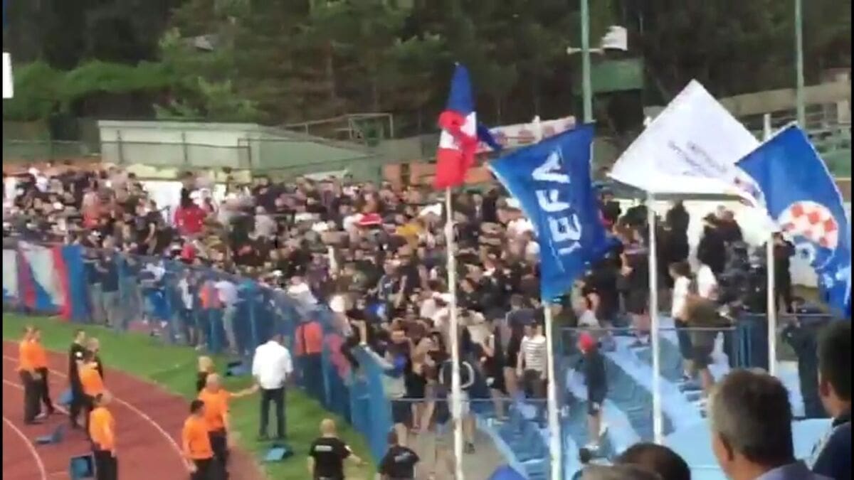 SUKOB U VINKOVCIMA Policija intervenirala na tribini