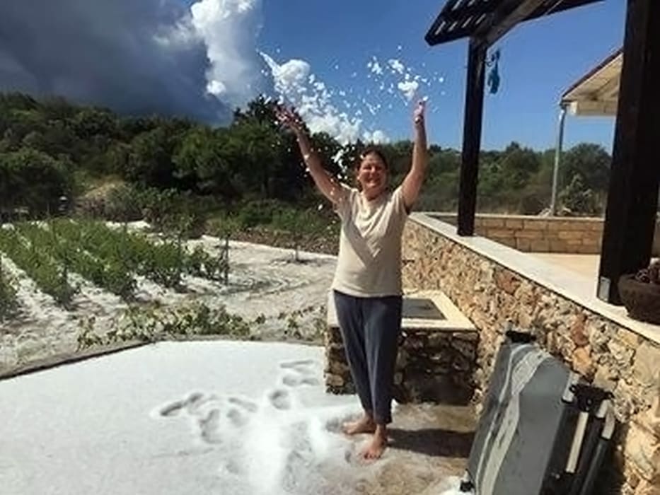 Iznenađenje s neba: Zabijeli se dijelovi otoka Visa