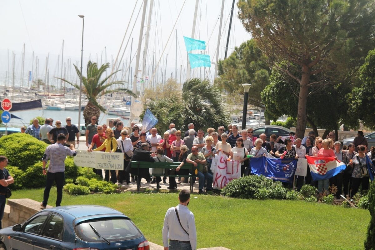 vlada_banovina_prosvjed_01