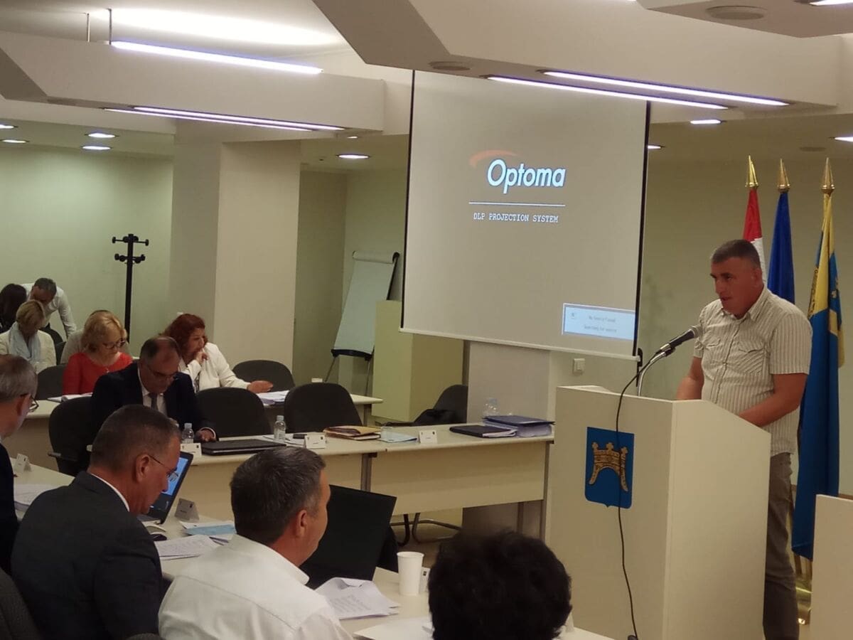 BURNO NA ŽUPANIJSKOJ SKUPŠTINI SDŽ Bulj prozvao županijski Dom zdravlja: Pogoduju privatnicima, ljudi umiru čekajući redove