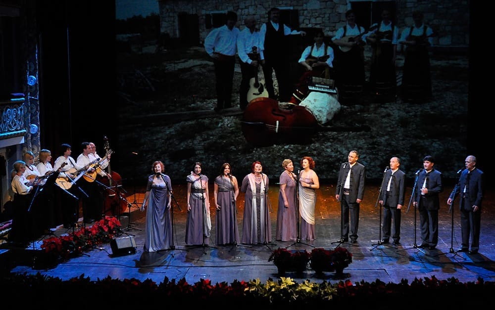 "SPLIT U KLAPSKOJ PJESMI" Mješovita klapa Filip Dević večeras na Peristilu