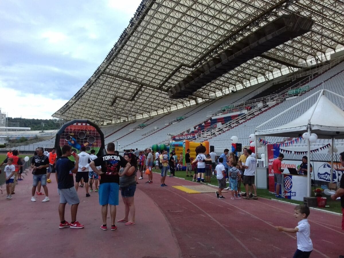 Živo u poljudskoj fan zoni prije početka prijateljske utakmice