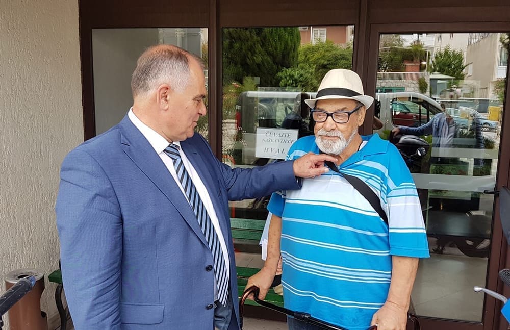 Pred Domom za starije na Zenti se susreli pjesnik Jakša Fiamengo i Blaženko Boban