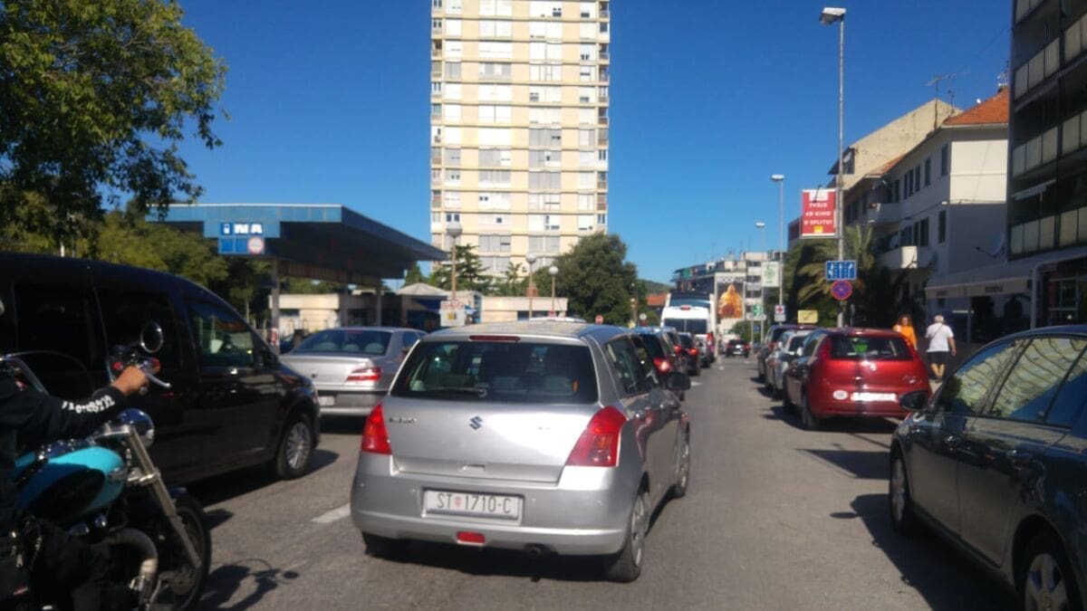 VOZAČI, OPREZ: U Splitu velike gužve u Zvonimirovoj, danas se očekuju gužve na cestama prema moru